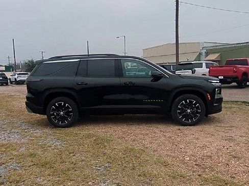New 2026 Chevrolet Traverse LT w/ Sun and Wheel Package FWD image 9