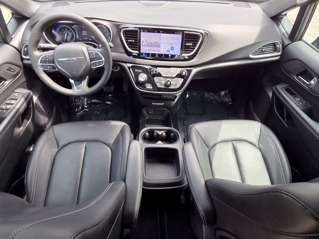 Used 2025 Chrysler Pacifica Select FWD image 27