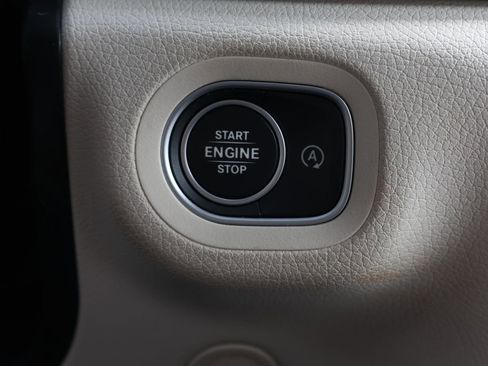 Used 2025 Mercedes-Benz GLS 450 4MATIC image 40
