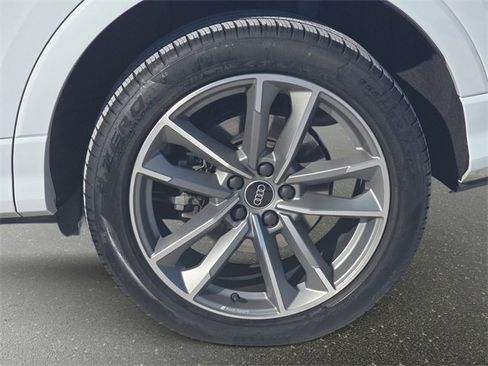 Used 2025 Audi Q3 2.0T Premium w/ Convenience Package image 37