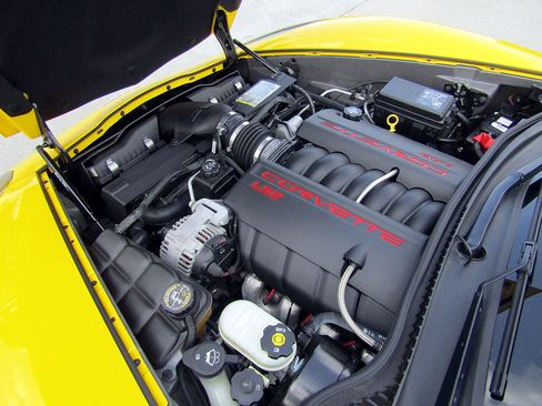 Used 2006 Chevrolet Corvette Coupe w/ Preferred Equipment Group RWD image 20