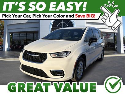 Used 2025 Chrysler Pacifica Select