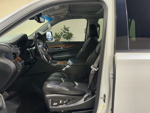 Used 2016 Cadillac Escalade Premium image 11