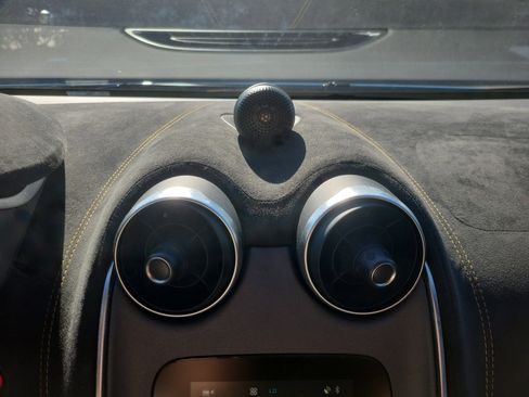 Used 2017 McLaren 570S image 13