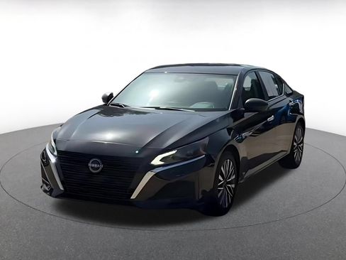 Used 2025 Nissan Altima 2.5 SV FWD image 6