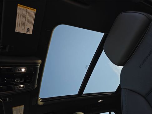 New 2026 GMC Yukon Denali w/ Sun & Power Step Package image 30