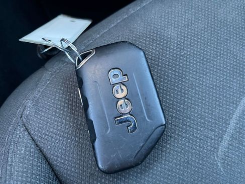 Used 2023 Jeep Wrangler Sport image 22