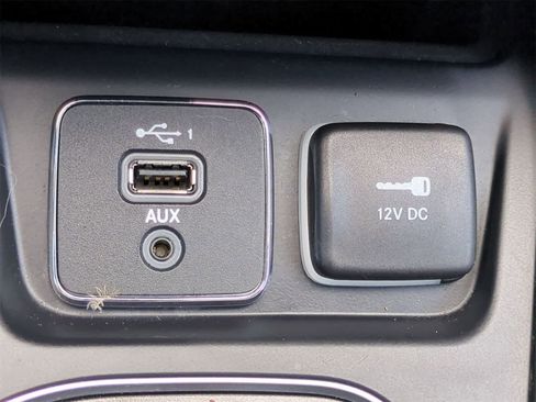 Used 2019 Jeep Cherokee Trailhawk w/ Cold Weather Group image 30