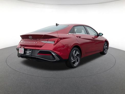 Used 2025 Hyundai Elantra SEL image 5