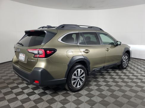 Used 2025 Subaru Outback Premium image 4