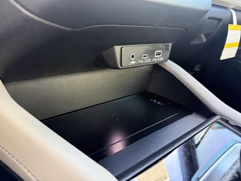 Used 2025 Subaru Forester Limited image 30