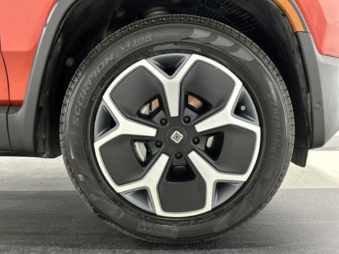 Used 2024 Rivian R1T Adventure AWD/4WD image 11