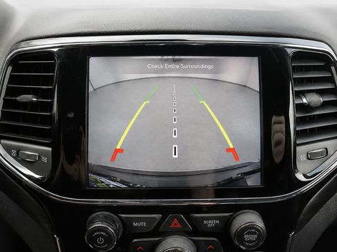 Used 2020 Jeep Grand Cherokee Altitude RWD image 36