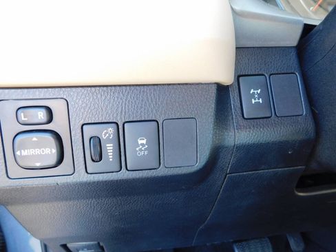 Used 2013 Toyota RAV4 LE AWD/4WD image 18