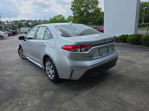 Used 2026 Toyota Corolla LE FWD image 5
