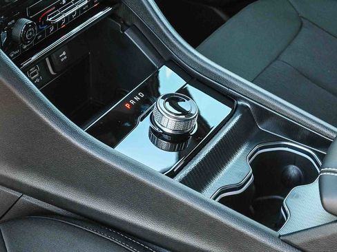 New 2025 Jeep Grand Cherokee Laredo image 32