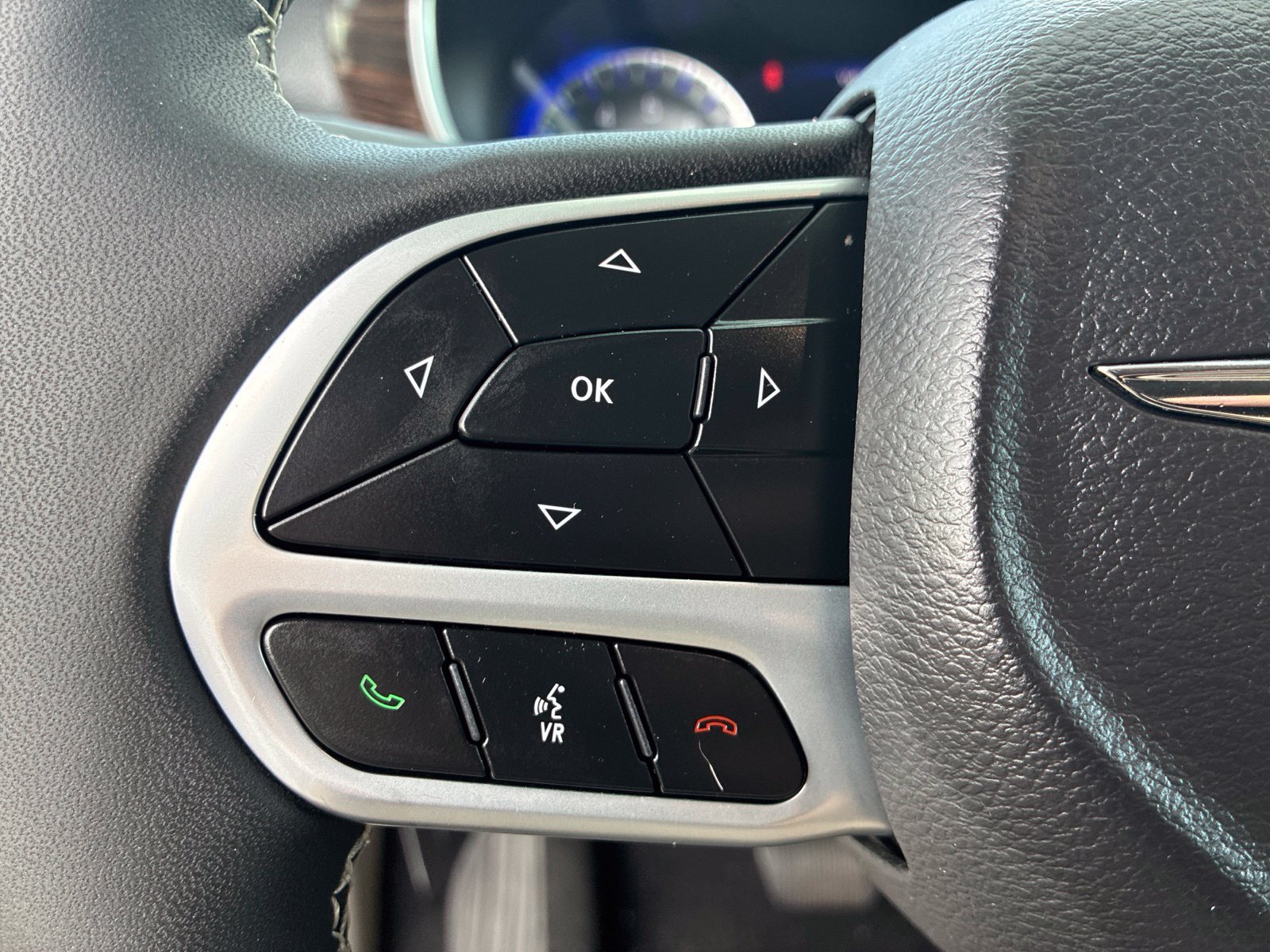 Certified 2023 Chrysler Pacifica Limited AWD/4WD image 15