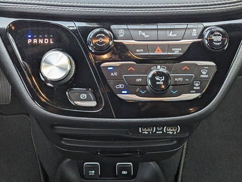 Certified 2021 Chrysler Pacifica Touring-L w/ S Appearance Package image 14