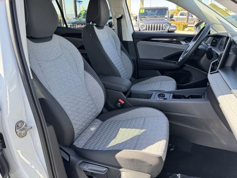 Used 2025 Volkswagen Tiguan S AWD/4WD image 36