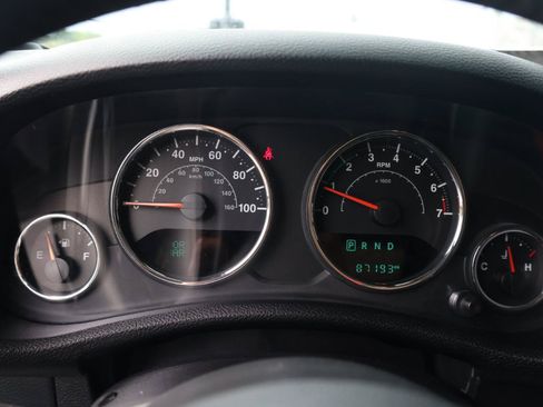 Used 2017 Jeep Wrangler Sahara w/ Connectivity Group AWD/4WD image 24
