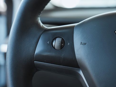 Used 2021 Tesla Model 3 Standard Range Plus image 26