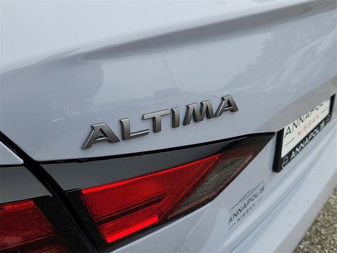 New 2025 Nissan Altima 2.5 SR w/ SR Premium Package image 11