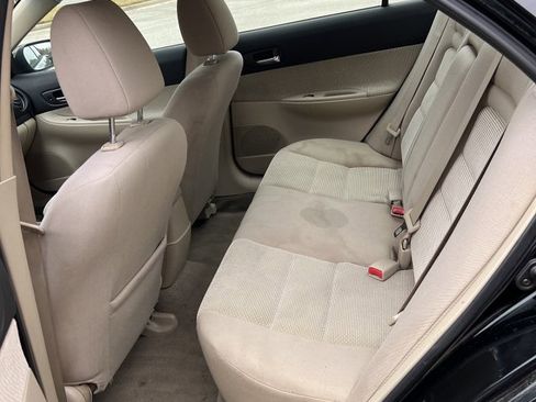 Used 2005 MAZDA MAZDA6 i image 9