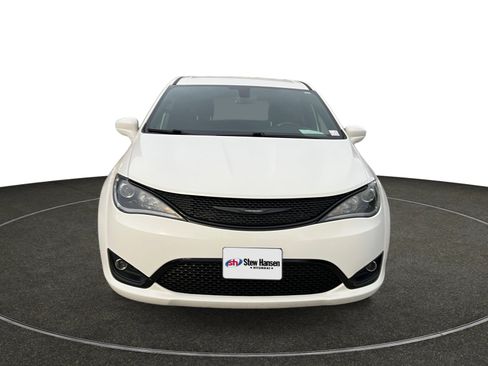 Used 2019 Chrysler Pacifica Touring Plus w/ S Appearance Package FWD image 9