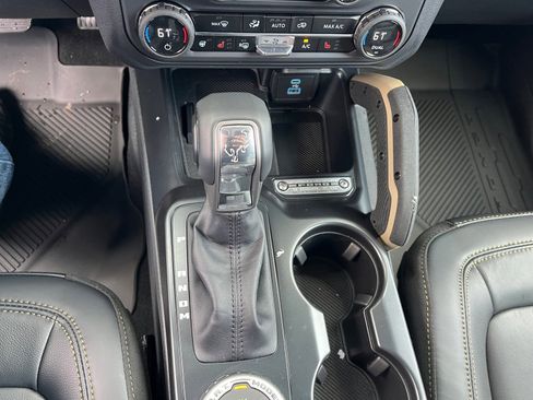 New 2025 Ford Bronco Badlands image 11