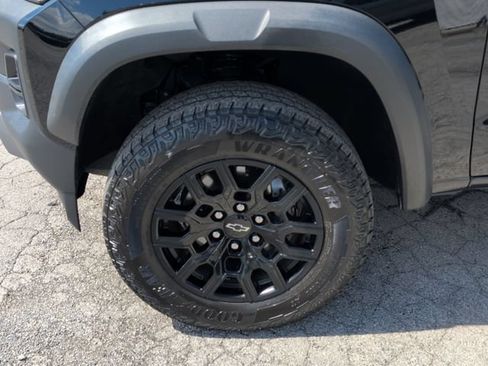 Used 2023 Chevrolet Colorado Trail Boss w/ Technology Package AWD/4WD image 33