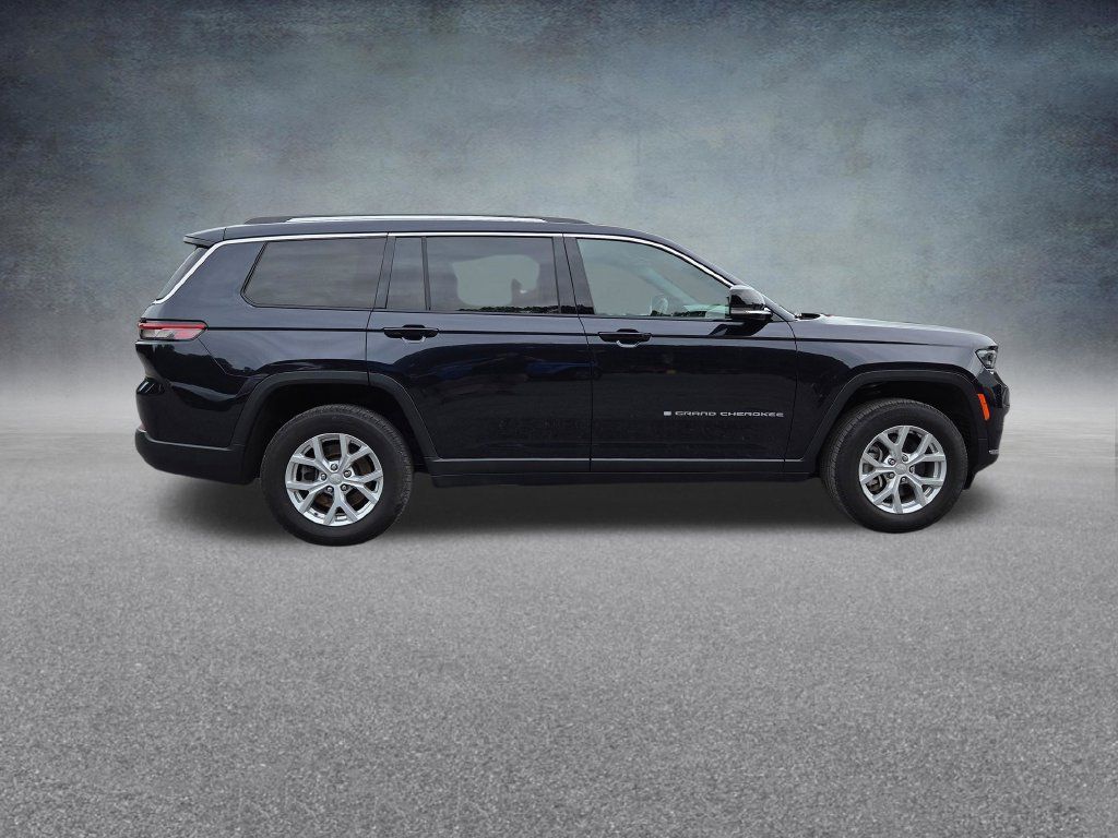 Used 2024 Jeep Grand Cherokee L Limited AWD/4WD image 9