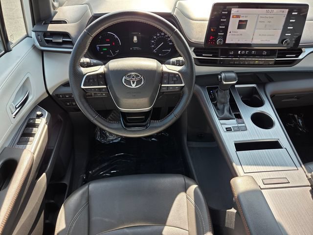 Used 2023 Toyota Sienna XSE w/ XSE Plus Package AWD/4WD image 13
