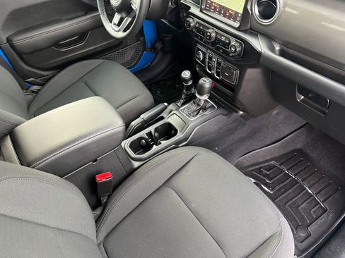 Used 2022 Jeep Wrangler Unlimited Sahara w/ Cold Weather Group image 16