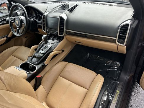 Used 2017 Porsche Cayenne S image 12