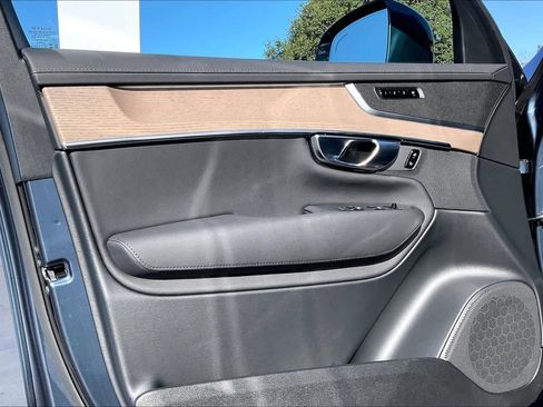 Used 2025 Volvo XC90 B6 Core w/ Protection Package Premier image 26