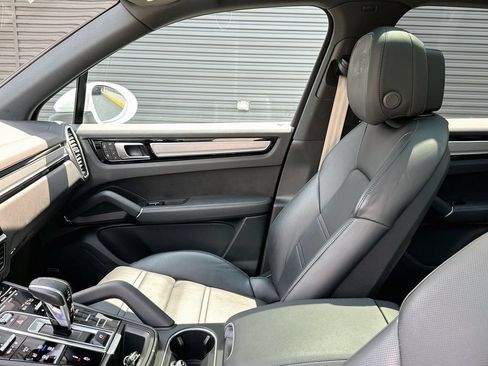 Certified 2023 Porsche Cayenne Platinum Edition AWD/4WD image 26