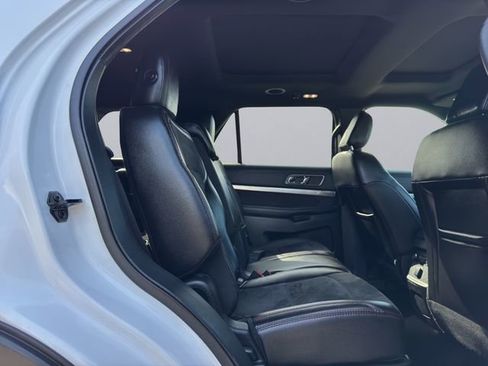 Used 2018 Ford Explorer XLT w/ Equipment Group 202A image 18