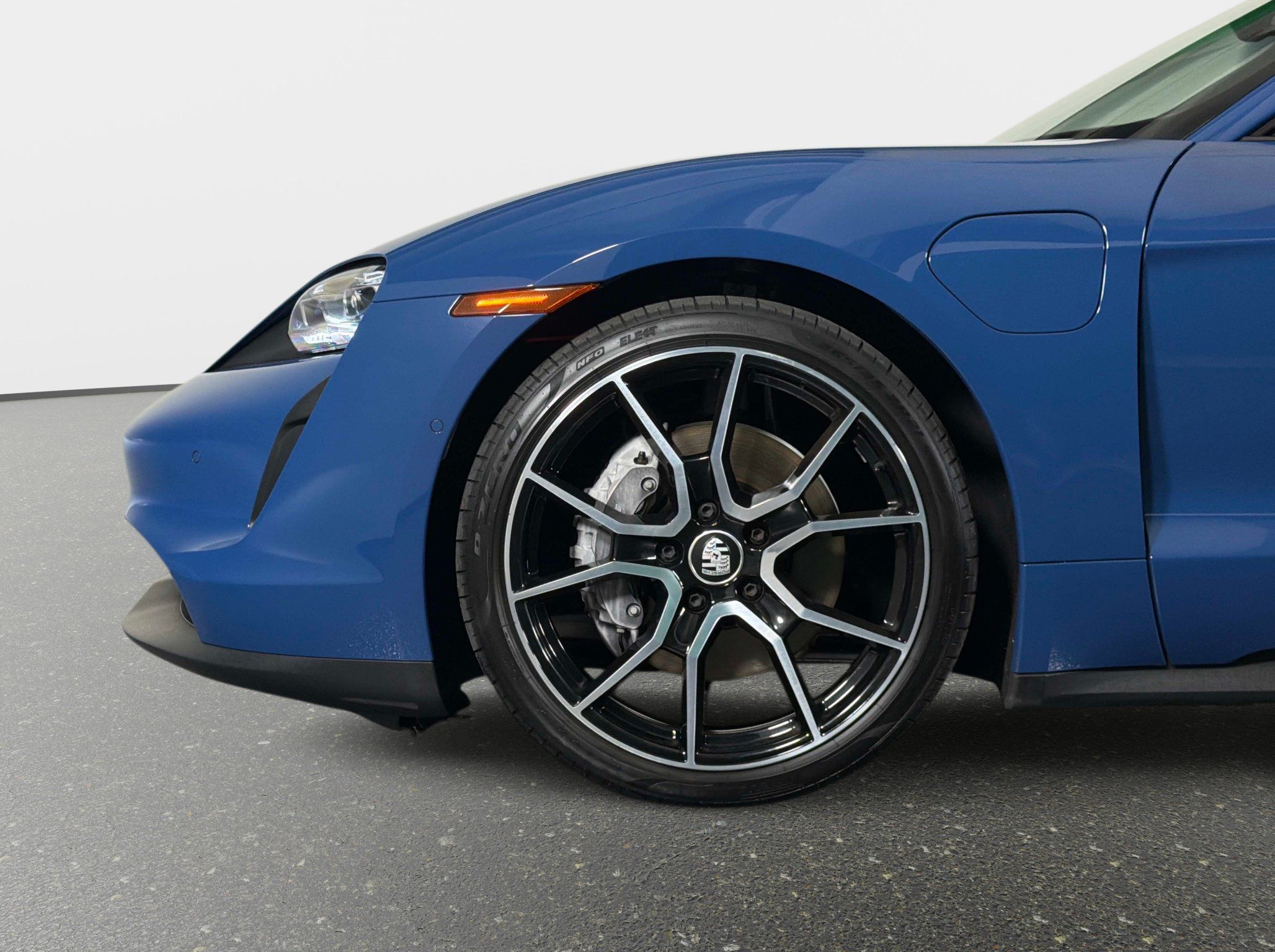 Used 2023 Porsche Taycan RWD image 16