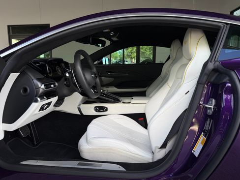 Used 2025 Aston Martin V8 Vantage Coupe RWD image 23