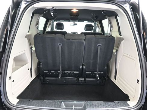 Used 2016 Dodge Grand Caravan SE image 46