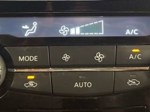 Used 2018 Nissan Rogue SL FWD image 37