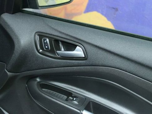 Used 2018 Ford Escape SE w/ SE Sport Appearance Package image 9