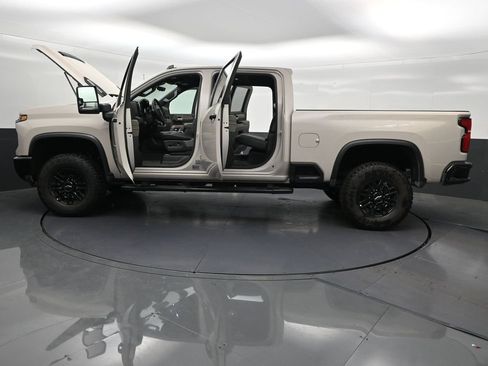 Used 2026 Chevrolet Silverado 2500 ZR2 AWD/4WD image 34