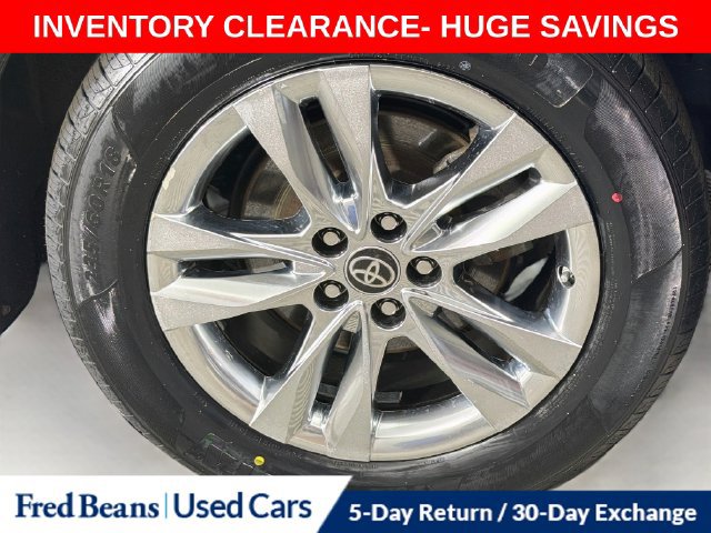 Used 2024 Toyota Sienna XLE w/ XLE Plus Package AWD/4WD image 40