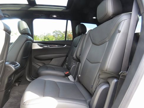 Used 2022 Cadillac XT6 Premium Luxury image 21