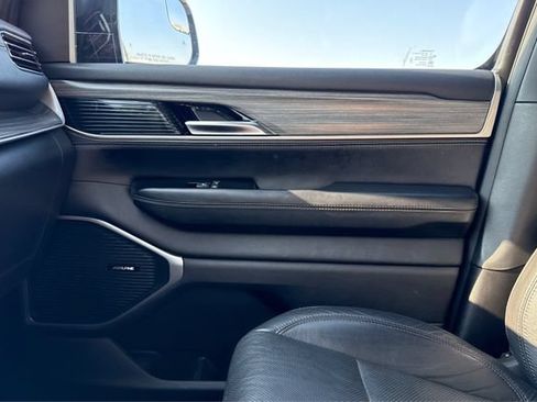 Used 2024 Jeep Wagoneer L Series III w/ Flexible Seating Group AWD/4WD image 20