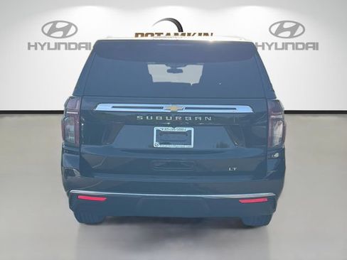 Used 2024 Chevrolet Suburban LT RWD image 6