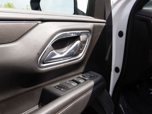 Used 2023 GMC Yukon XL AT4 w/ AT4 Premium Plus Package image 19