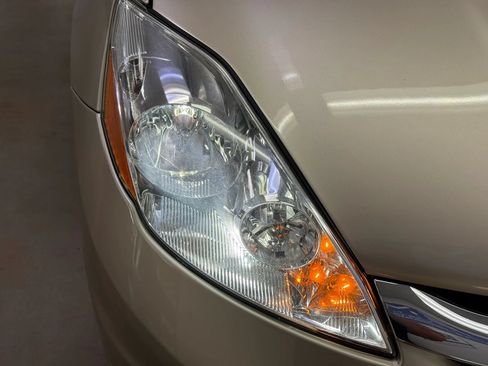 Used 2006 Toyota Sienna XLE Limited FWD image 34