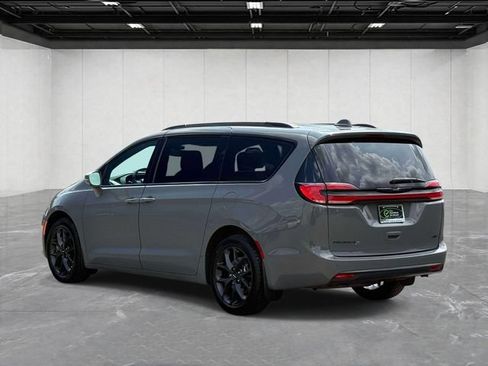 Used 2022 Chrysler Pacifica Touring-L w/ S Appearance Package AWD/4WD image 7